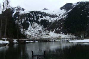 Snow in early season on the Exchamsiks River